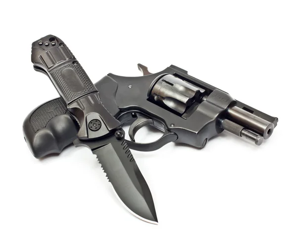Cuchillo y revólver — Foto de Stock