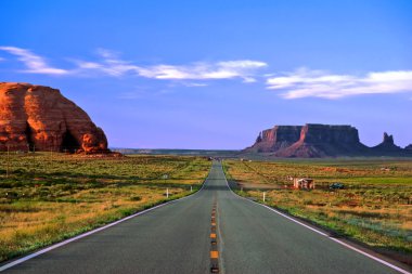 güneşli gün sonunda monument Valley