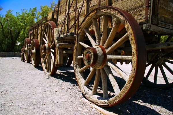 Old wagon in the Death Valley. — Stock Photo, Image