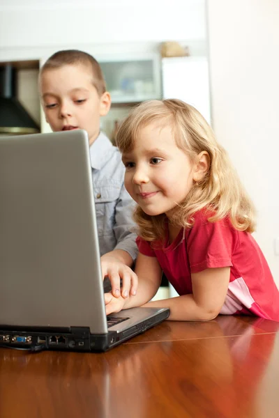 Children with laptop — Zdjęcie stockowe