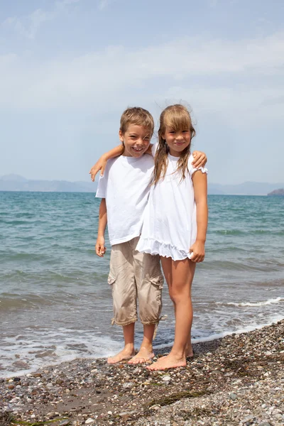 Kinderen op het strand — Stockfoto