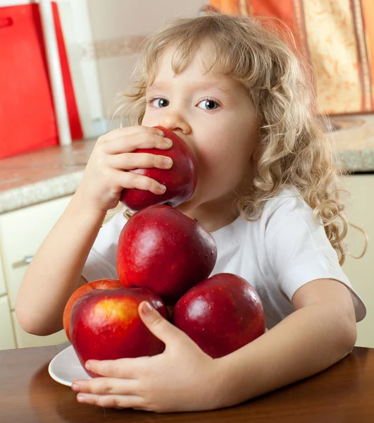 Chica con manzanas —  Fotos de Stock
