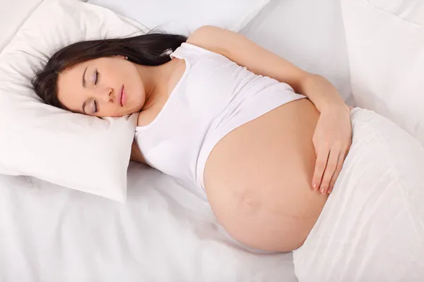 Sova gravid kvinna — Stockfoto