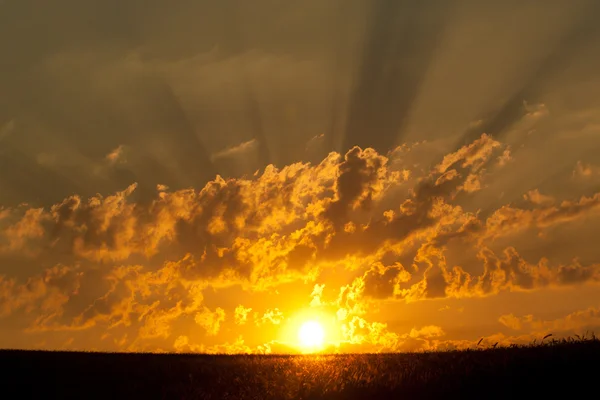 雲と日の出 — ストック写真