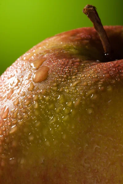 Wet Apple with water drops — Stock Photo, Image