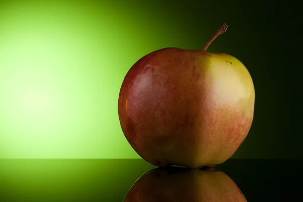 Apple on green background — Stock Photo, Image