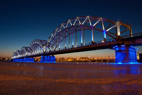 夜の鉄橋 — ストック写真