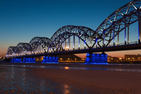 Puente ferroviario por la noche — Foto de Stock