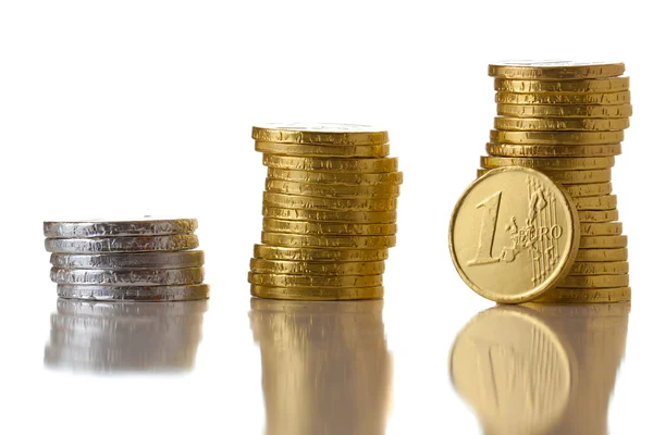Euromünze auf weißem Hintergrund — Stockfoto