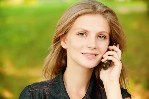 Girl with cellular telephone — Stock Photo, Image
