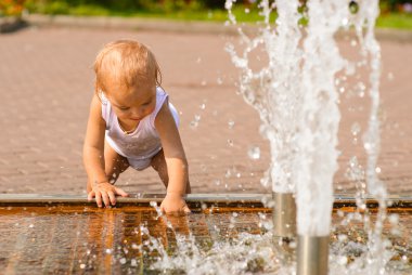 Baby about fountain clipart