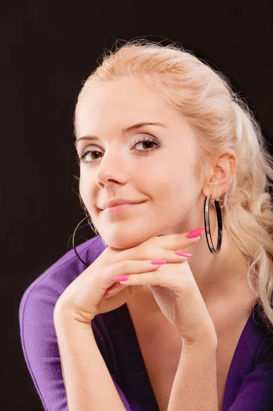 Portret van mooie blonde meisje — Stockfoto