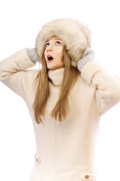 Donna in berretto di pelliccia e maglione — Foto Stock