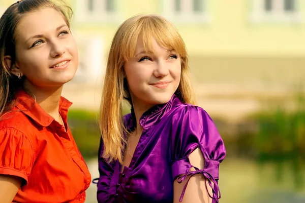Retrato de duas meninas bonitas — Fotografia de Stock