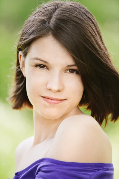 Close-up portrait of young smiling woman — Stock Photo, Image