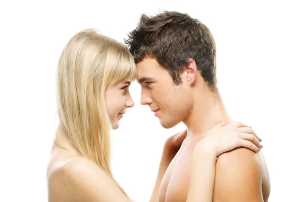 Casal jovem olhando uns para os outros contra fundo branco — Fotografia de Stock