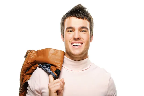 Portret van jonge brunette man glimlachen — Stockfoto