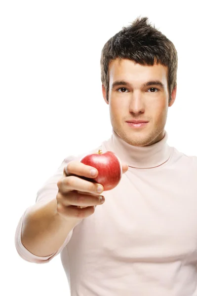 Kırmızı elma tutan genç adam portresi — Stok fotoğraf