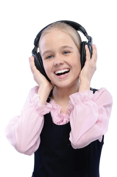 Porträt eines kleinen Mädchens, das Musik hört — Stockfoto