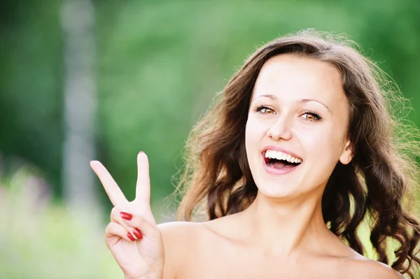 Portrait of pretty woman showing "peace" sign — Stock Photo, Image