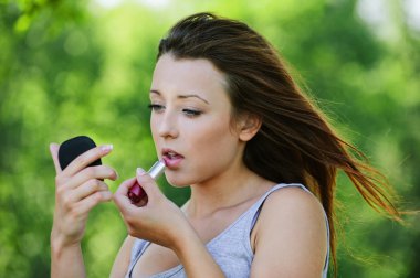 sevimli kız boyama soruyorlar