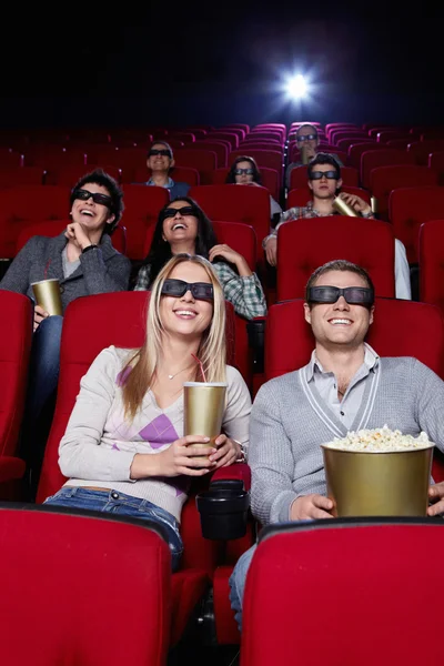 Giovani al cinema — Foto Stock