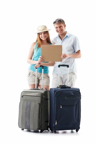 Молодая пара уезжает в отпуск — стоковое фото