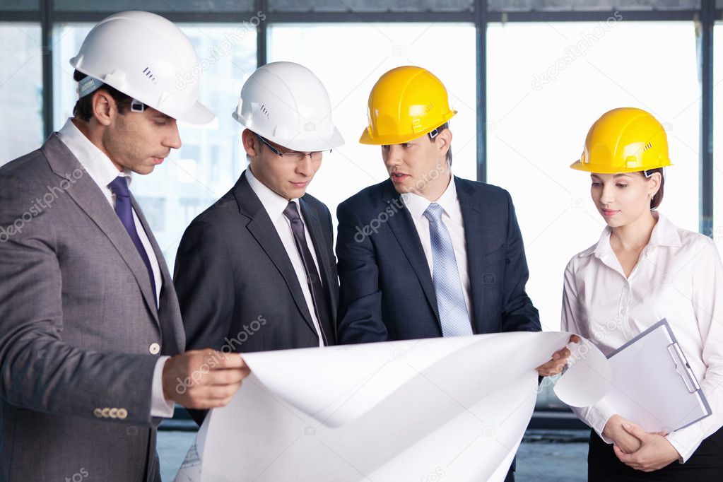 Discussion on the construction site
