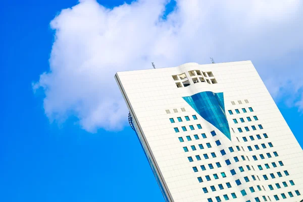 Skyscraper and Clouds — Stock Photo, Image