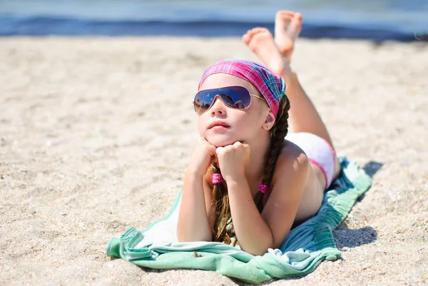 Little girl on the beach — Stock Photo, Image