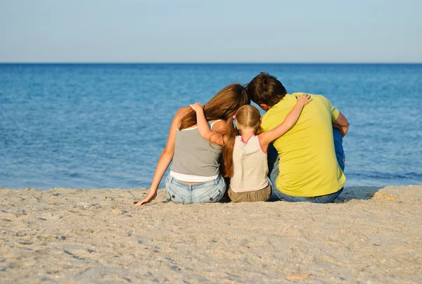 海滩上的家人 — 图库照片