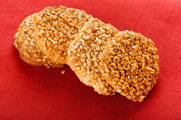 Soubory cookie na červené makro — Stock fotografie