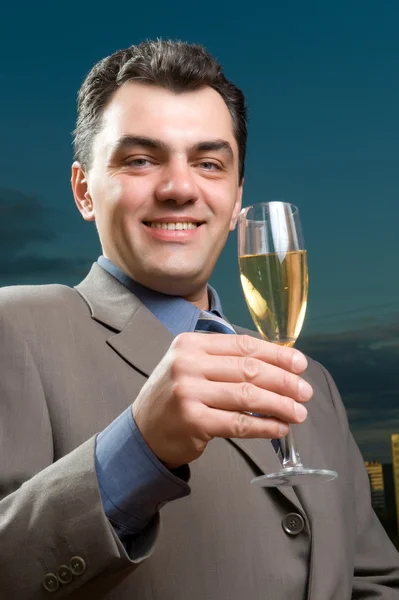 Empresario con una copa de champán — Foto de Stock