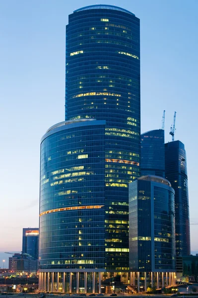 Wolkenkrabbers in Moskou op een avond — Stockfoto