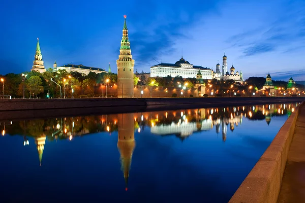 Het kremlin van Moskou in de ochtend — Stockfoto