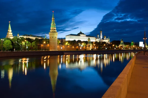 Kremlin'e ve Moskova Nehri — Stok fotoğraf