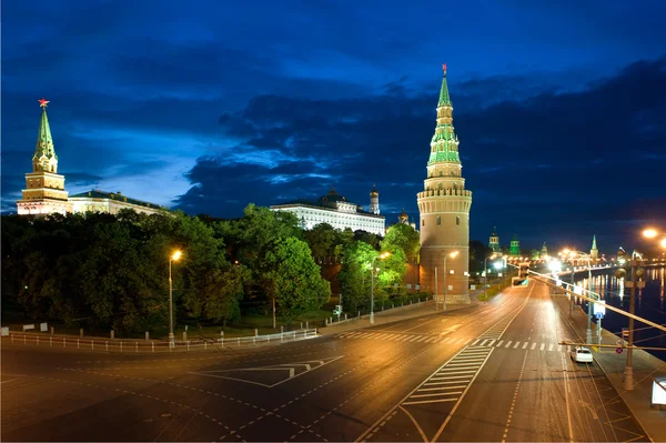 Turm Kremlin und Straße — Stockfoto