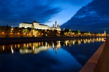 Rusya kremlin ve nehir moscow City