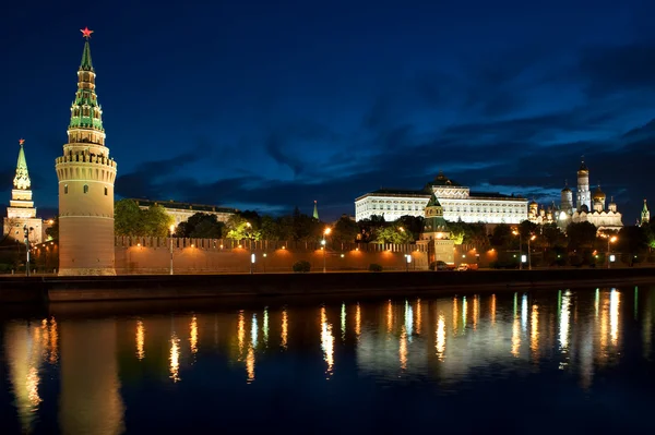 Rusland kremlin en rivier in Moskou close-up — Stockfoto