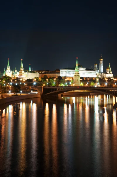 Rusko Kreml a řeka v Moskvě — Stock fotografie