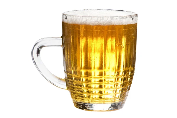 Пиво на белом фоне — стоковое фото