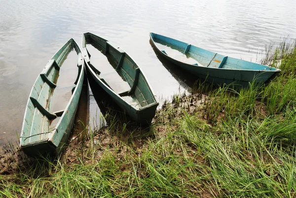 Drie houten boten — Stockfoto