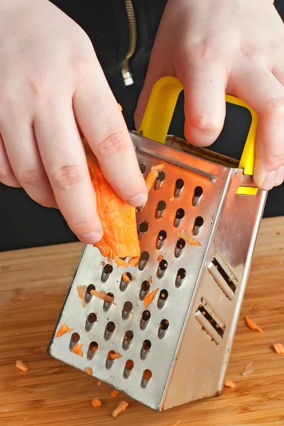 胡萝卜食物磨碎机 — 图库照片