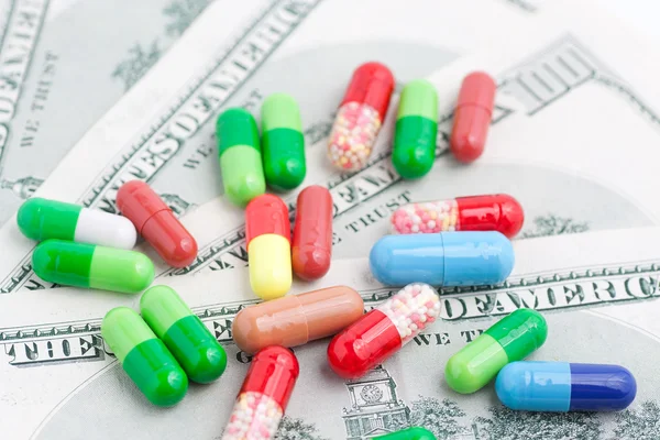 Лекарства стоят денег — стоковое фото