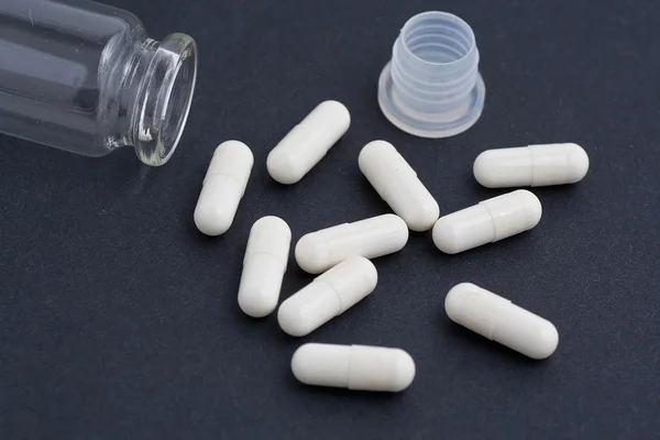 Vita piller flaska spill — Stockfoto