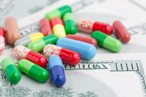 Лекарства стоят денег — стоковое фото