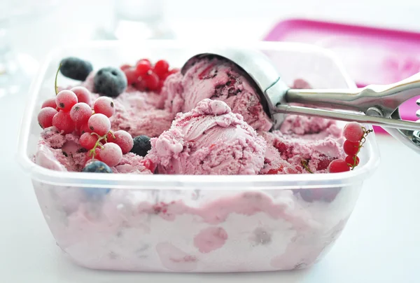 Berry ice cream — Stock Photo, Image