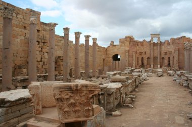sütun eski leptis magna, libya Basilica