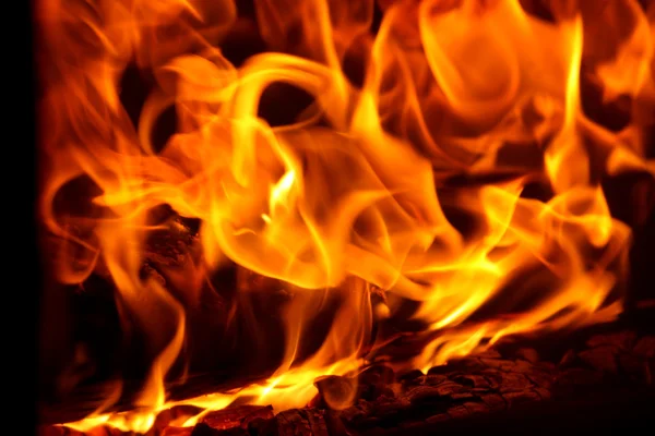 Fuego en su chimenea —  Fotos de Stock