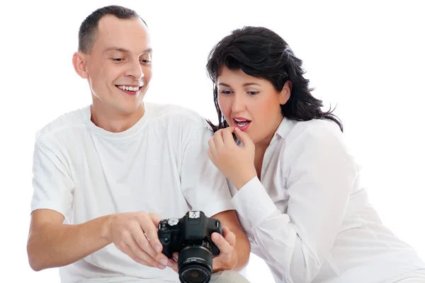 Couple looks pictures on DSLR — Stock Photo, Image